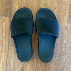 Lululemon Restfeel Women's Slide in Black/Graphite Grey